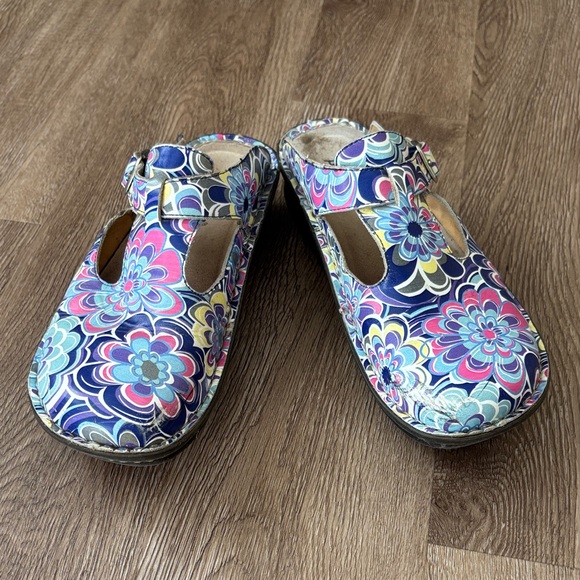 Alegria Shoes - Alegria Slip-On Clogs. Size 40.